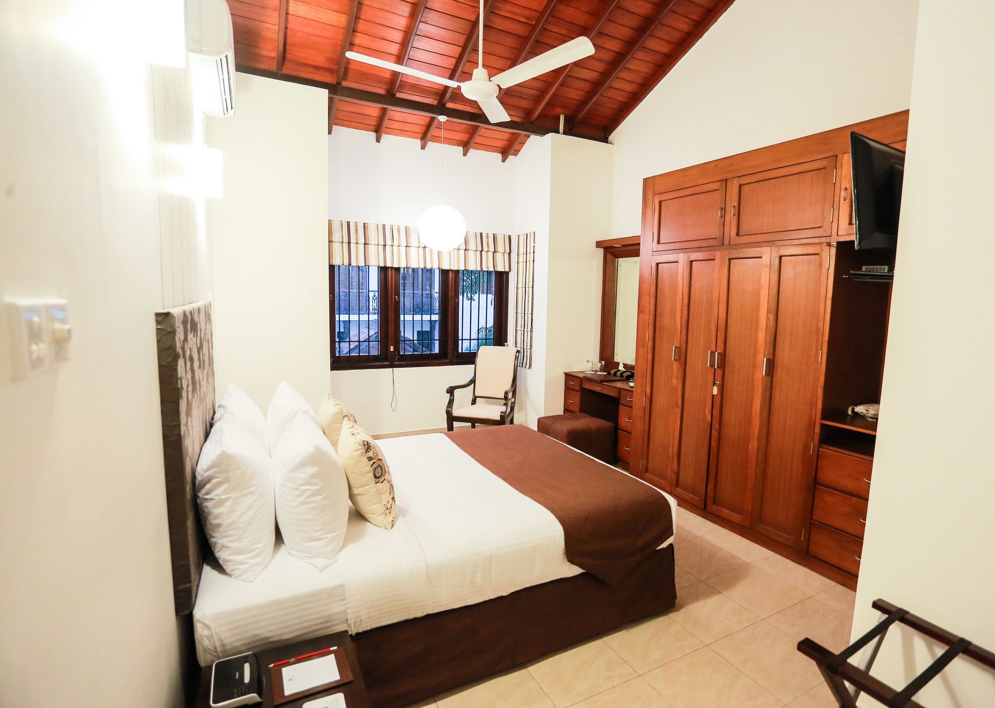 The Austin Residence By Unique Hotels Kolombo Bagian luar foto